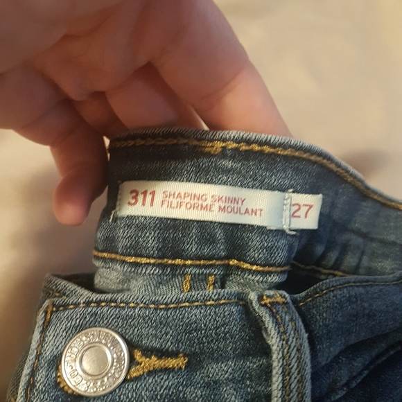 Dark Wash Levi's Jeans - Picture 4 of 4